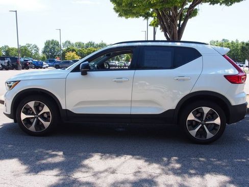 Used 2023 Volvo XC40 B5 Plus AWD/4WD image 4