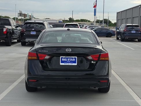Used 2025 Nissan Altima 2.5 SV image 5