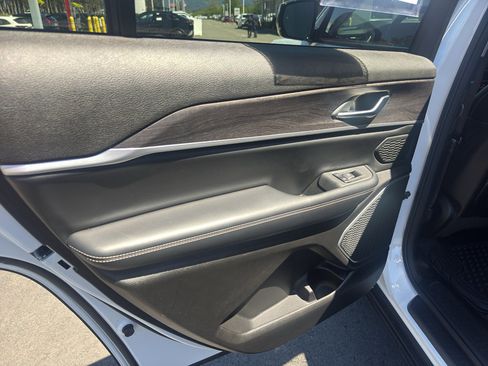 Used 2021 Jeep Grand Cherokee L Limited RWD image 9