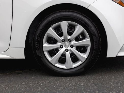 Certified 2025 Toyota Corolla LE image 4