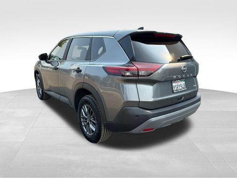 Used 2023 Nissan Rogue S AWD/4WD image 3