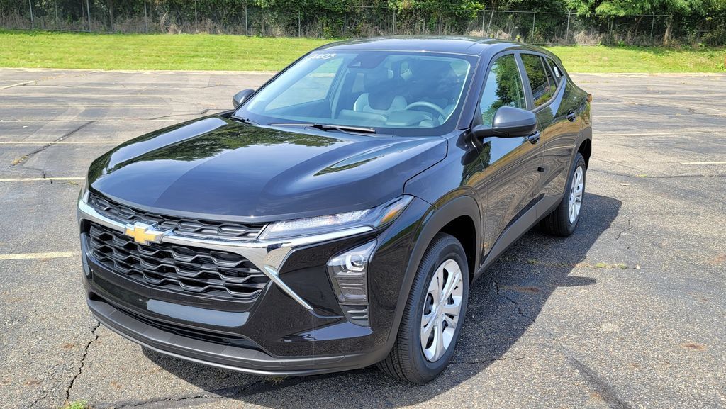 New 2026 Chevrolet Trax LS FWD image 3
