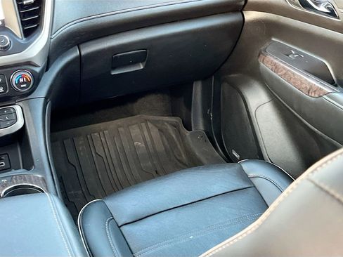 Used 2022 GMC Acadia Denali w/ Denali Ultimate Package AWD/4WD image 25