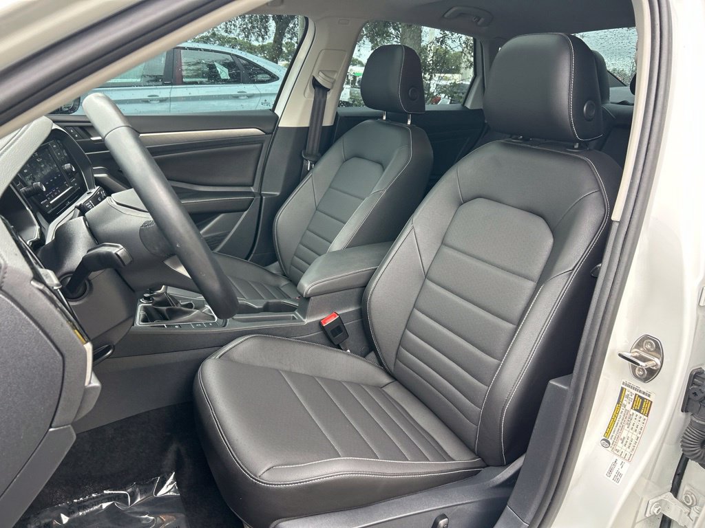 Certified 2024 Volkswagen Jetta SE FWD image 21