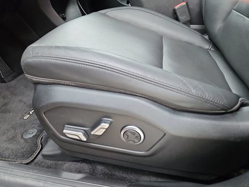 Used 2025 Hyundai Santa Fe Limited AWD/4WD image 28
