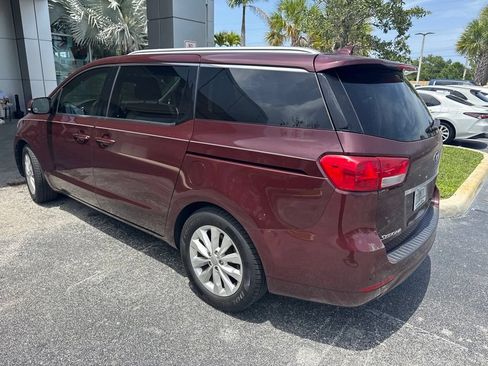 Used 2018 Kia Sedona EX FWD image 4