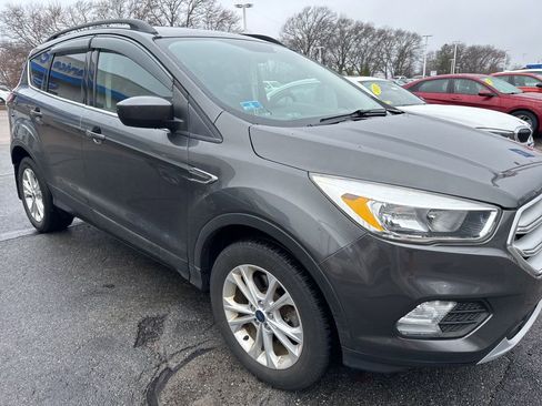 Used 2018 Ford Escape SE image 3