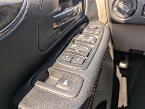Used 2015 Chrysler Town & Country Touring-L w/ Mopar Premium Addition Group FWD image 27