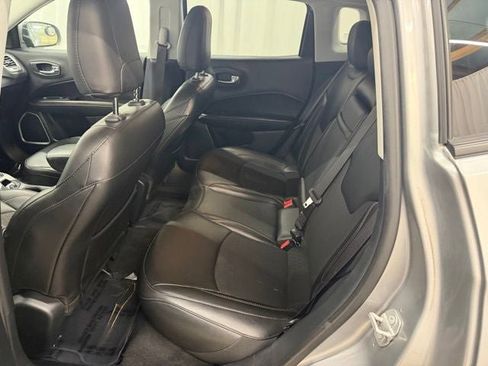 Used 2019 Jeep Compass Latitude w/ Cold Weather Group FWD image 19