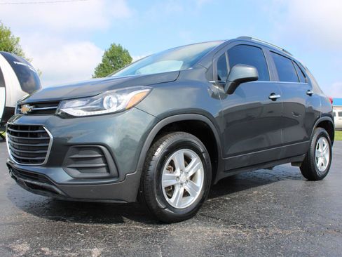 Used 2018 Chevrolet Trax LT w/ LT Convenience Package AWD/4WD image 12