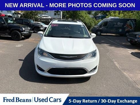 Used 2018 Chrysler Pacifica Touring-L Plus FWD image 1