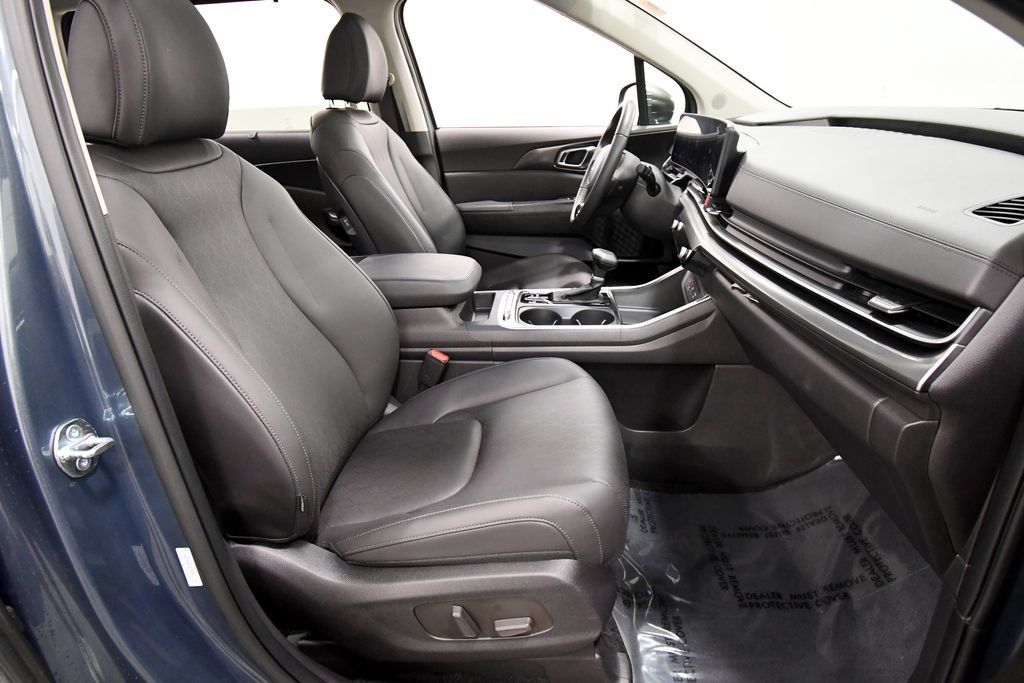 Certified 2026 Kia Carnival SX w/ SX Dark Edition Package FWD image 23