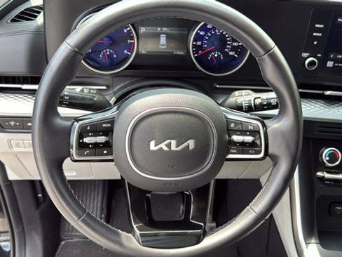 Used 2024 Kia Carnival LX FWD image 15