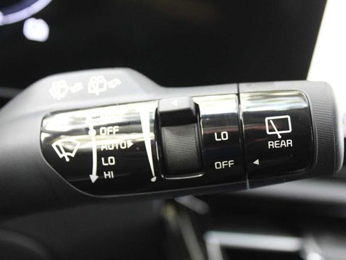 New 2025 Kia Niro EX Touring image 32