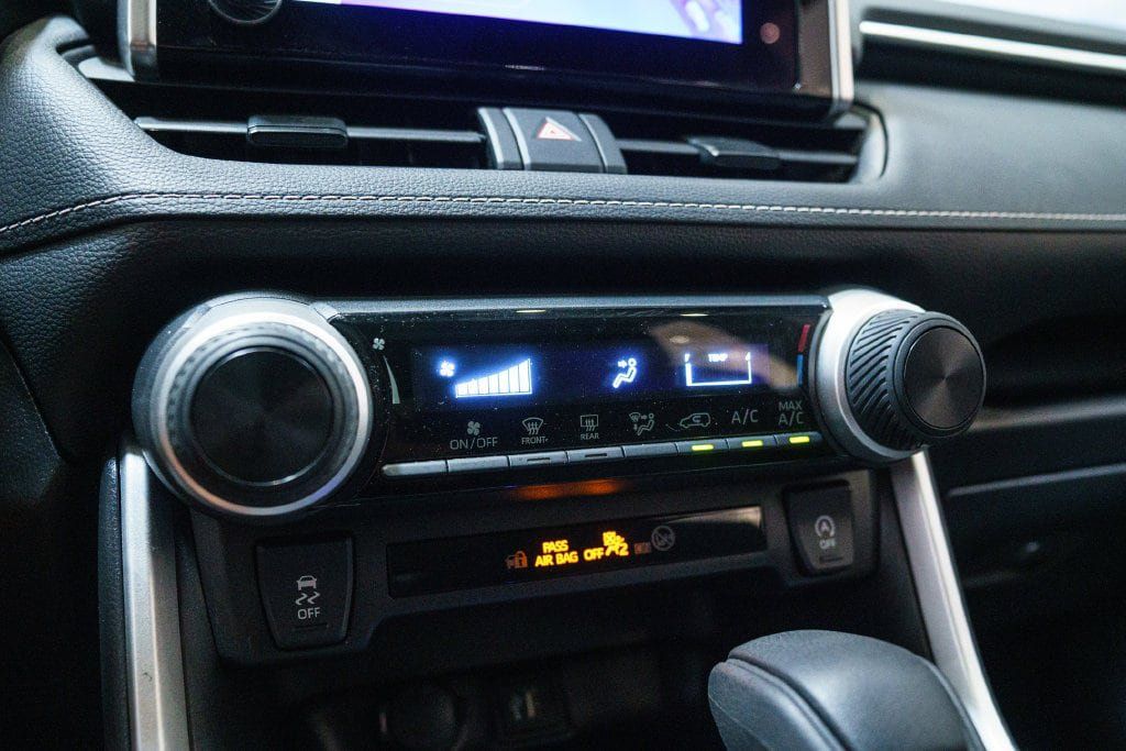 Certified 2025 Toyota RAV4 LE AWD/4WD image 22