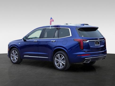 Used 2025 Cadillac XT6 Premium Luxury image 6