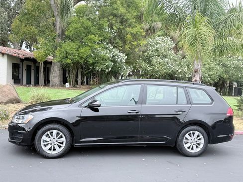Used 2015 Volkswagen Golf S FWD image 2