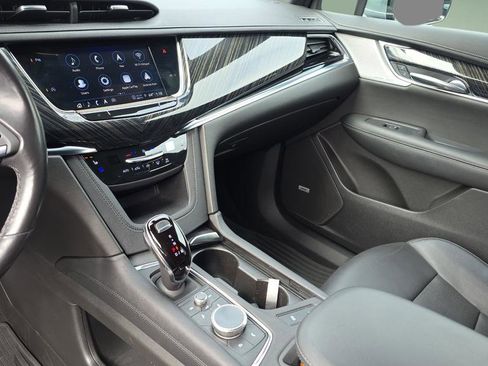 Used 2022 Cadillac XT6 Premium Luxury image 16