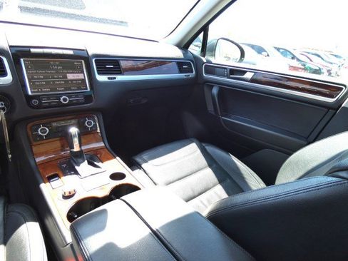 Used 2012 Volkswagen Touareg Executive image 13