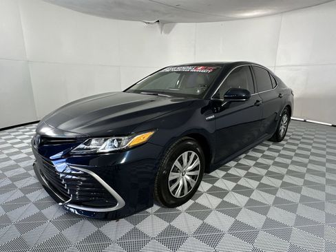 Used 2021 Toyota Camry LE FWD image 4