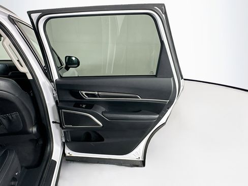 Used 2025 Kia Telluride S AWD/4WD image 32