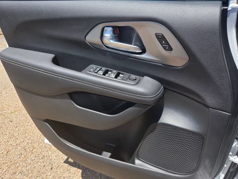 New 2026 Chrysler Pacifica Select FWD image 14