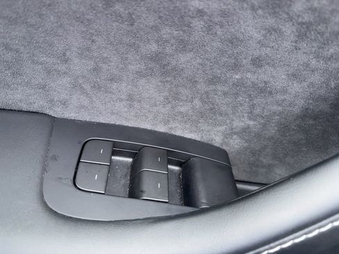 Used 2023 Tesla Model Y Long Range AWD/4WD image 17