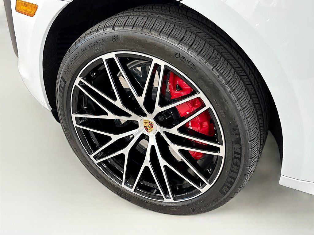 Used 2022 Porsche Macan GTS AWD/4WD image 29