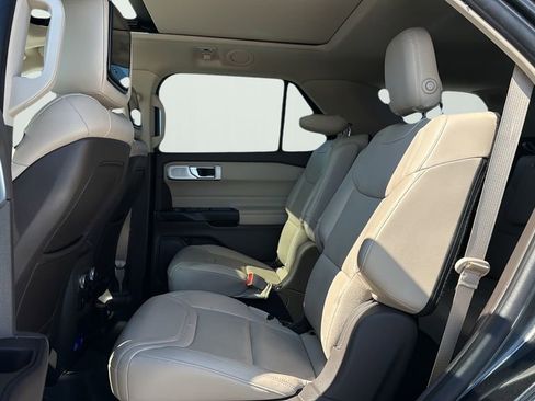 Used 2020 Ford Explorer Platinum w/ Premium Technology Package image 10