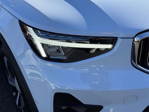 Certified 2025 Volvo XC40 B5 Plus image 7