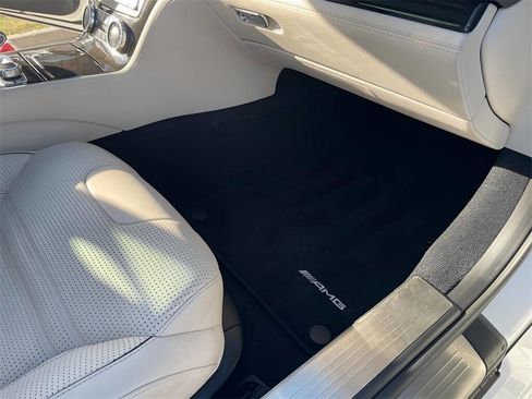 Used 2015 Mercedes-Benz SL 63 AMG image 29