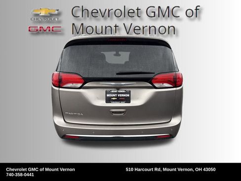 Used 2017 Chrysler Pacifica Touring-L image 4