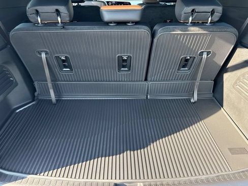 New 2027 Chevrolet Traverse Z71 w/ LPO, Floor Liner Package AWD/4WD image 53