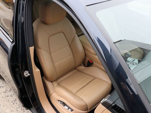 Used 2020 Porsche Cayenne image 37