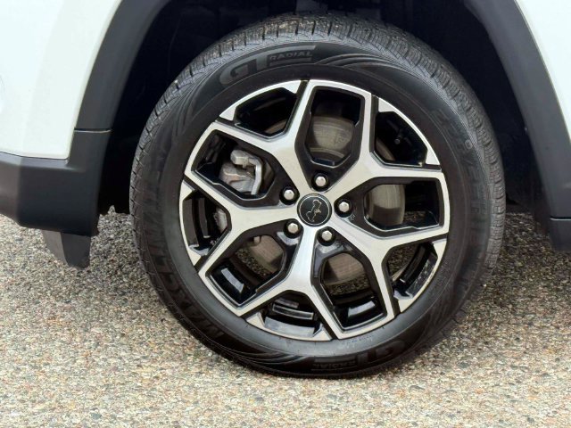 Certified 2025 Jeep Compass Limited AWD/4WD image 9
