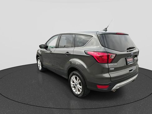 Used 2019 Ford Escape SE image 6