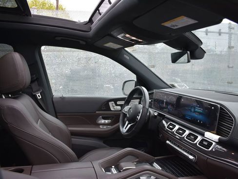 Used 2022 Mercedes-Benz GLS 450 4MATIC image 19