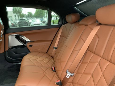 New 2025 BMW 750e xDrive image 33