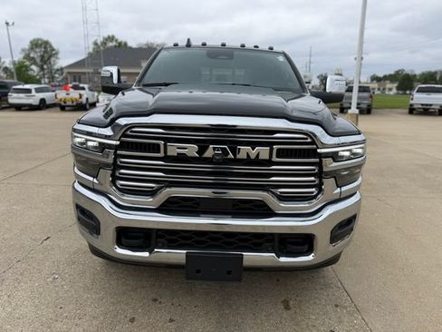 Used 2025 RAM 2500 Laramie AWD/4WD image 2