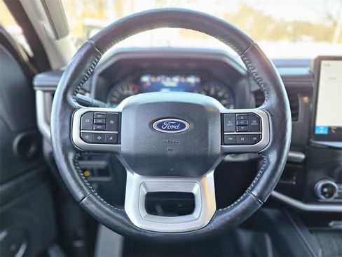 Used 2024 Ford Expedition XLT image 22