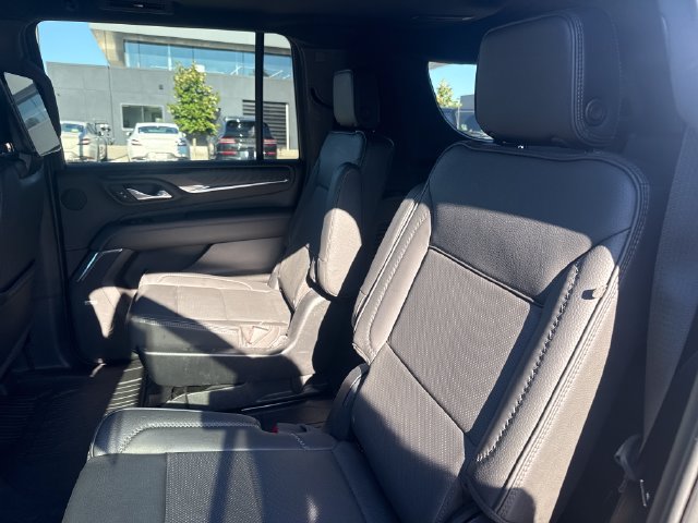Used 2023 GMC Yukon XL Denali w/ Advanced Technology Package AWD/4WD image 14