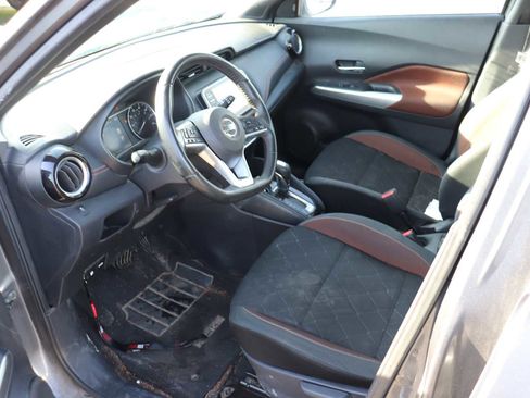 Used 2019 Nissan Kicks SR image 10