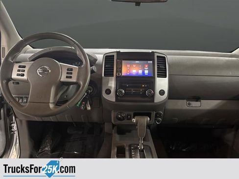 Used 2019 Nissan Frontier SV image 6