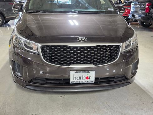 Used 2016 Kia Sedona LX w/ LX Essentials Premium Package image 9