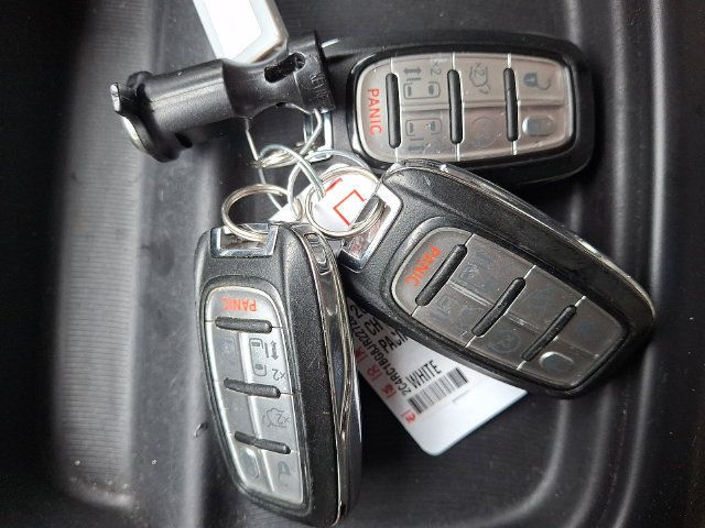 Used 2018 Chrysler Pacifica Touring-L FWD image 24