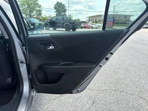 Used 2017 Honda Accord LX image 25