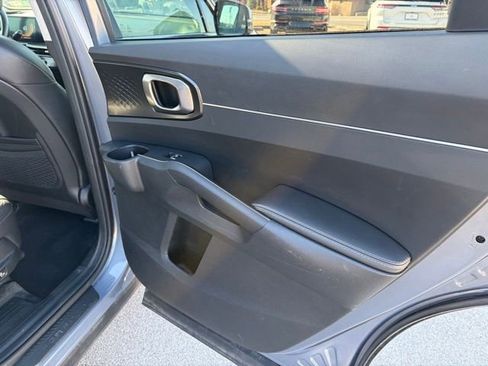 Used 2024 Kia Sorento S image 14