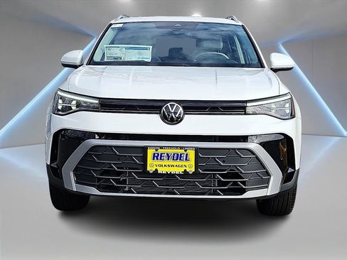 New 2026 Volkswagen Taos SE AWD/4WD image 2