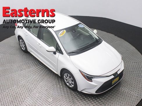 Used 2020 Toyota Corolla LE image 3