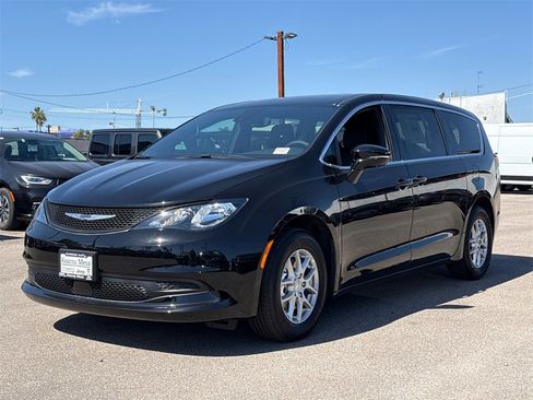 New 2025 Chrysler Voyager LX image 4